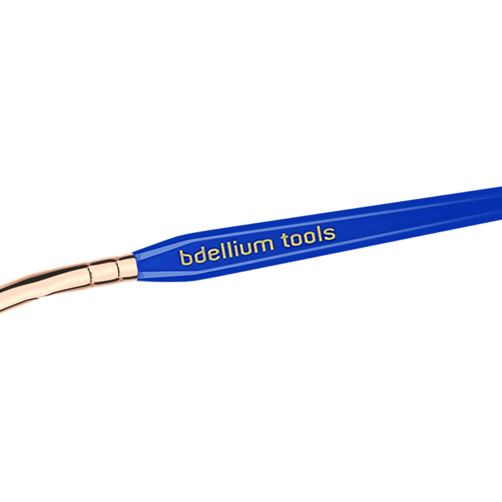 Bdellium Tools root-to-tip application demonstrates reaching lash roots for defined lashes.