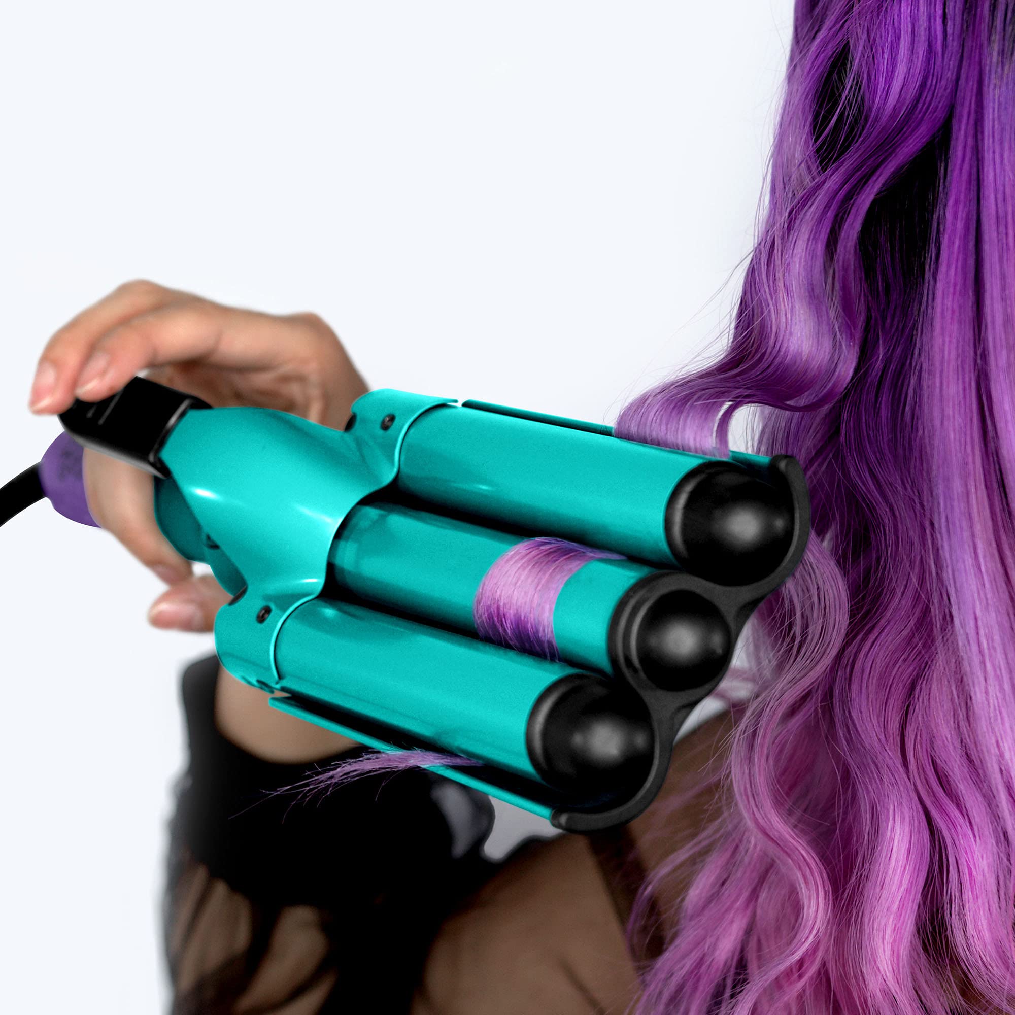 Bed Head Wave Affair heat-protective glove included for easy handling.