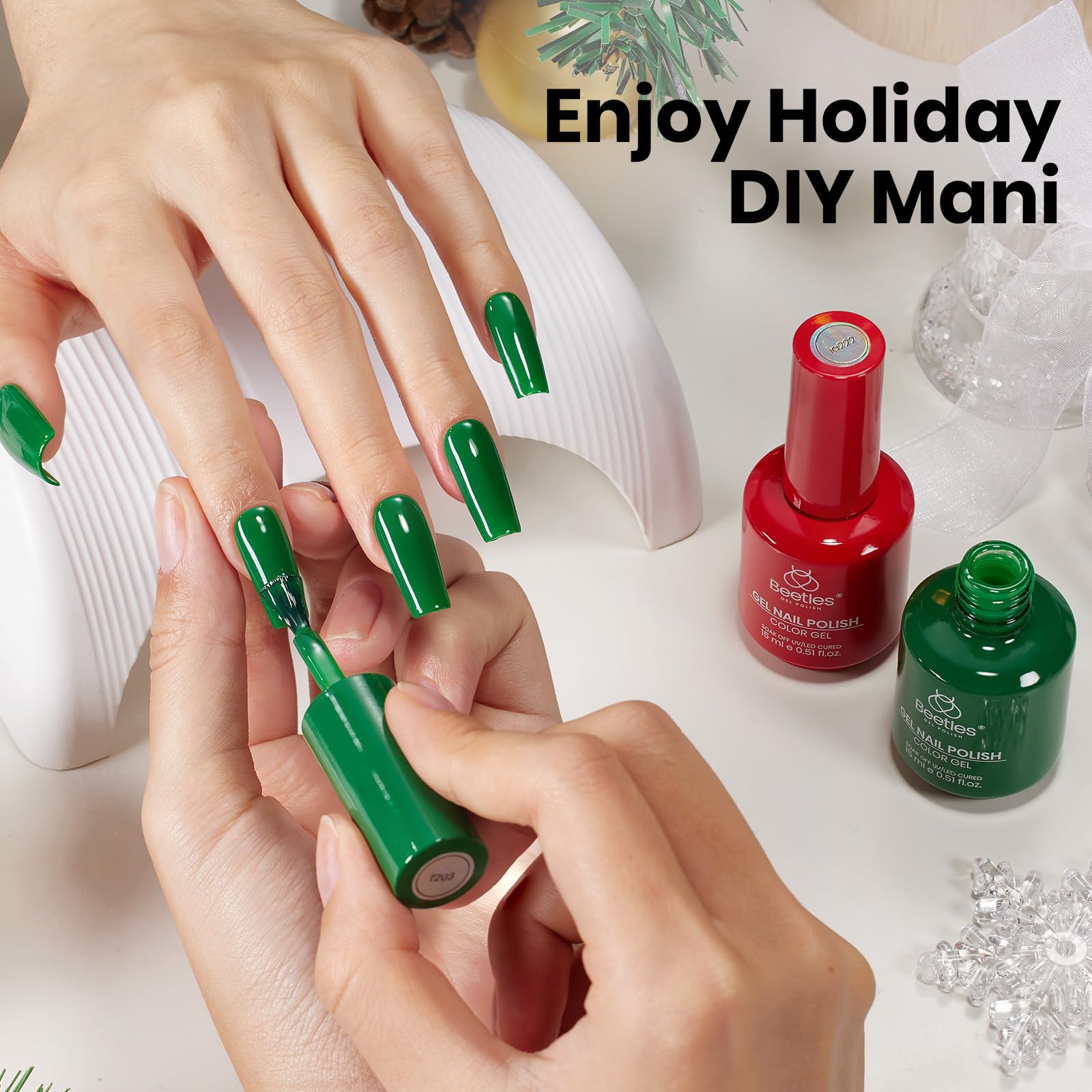 Beetles Christmas gel set packaging—gift-ready holiday manicure kit.
