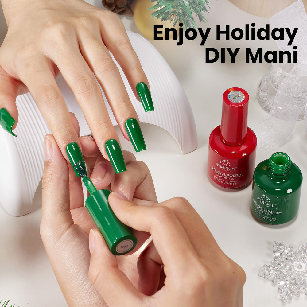 Beetles Christmas gel set packaging—gift-ready holiday manicure kit.