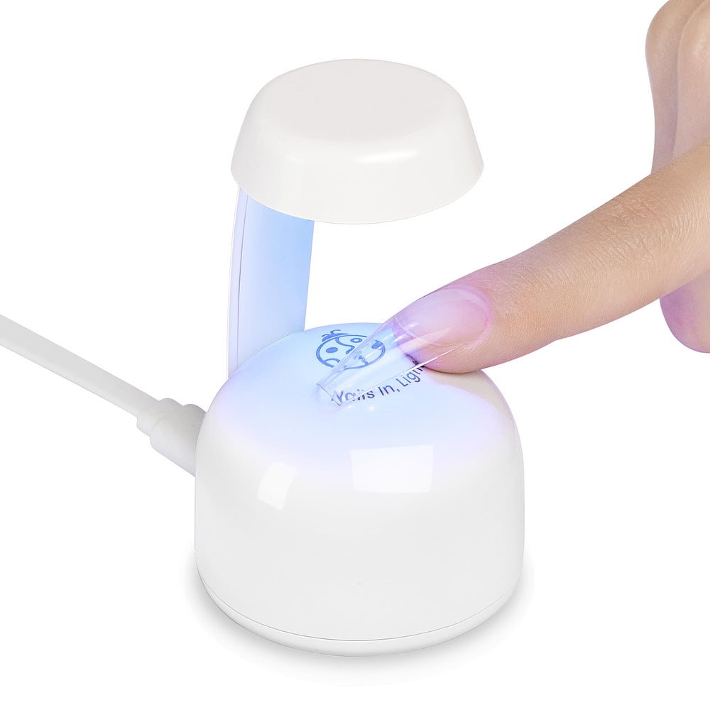 Beetles Mini UV Light supports a nail extension system for DIY nails