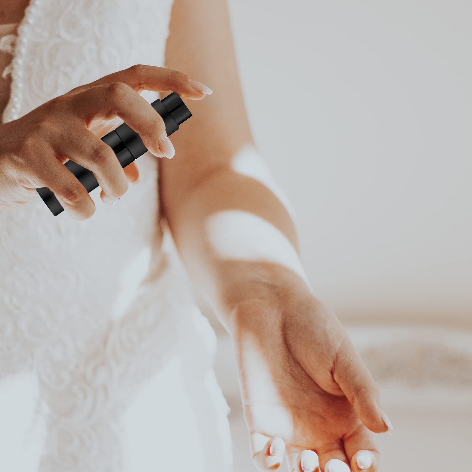 Beieverluck pocket-size perfume sprayer fits pockets for quick touch-ups