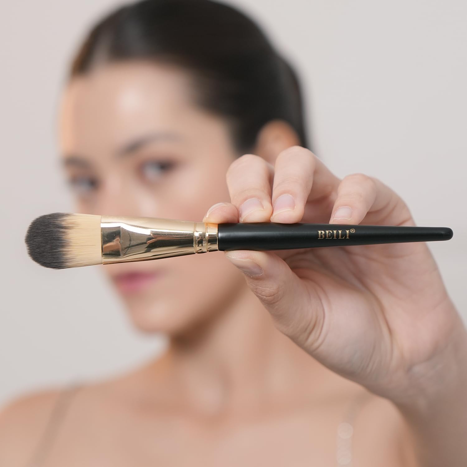 Beili foundation brush suitable for liquid, cream, and powder foundations.