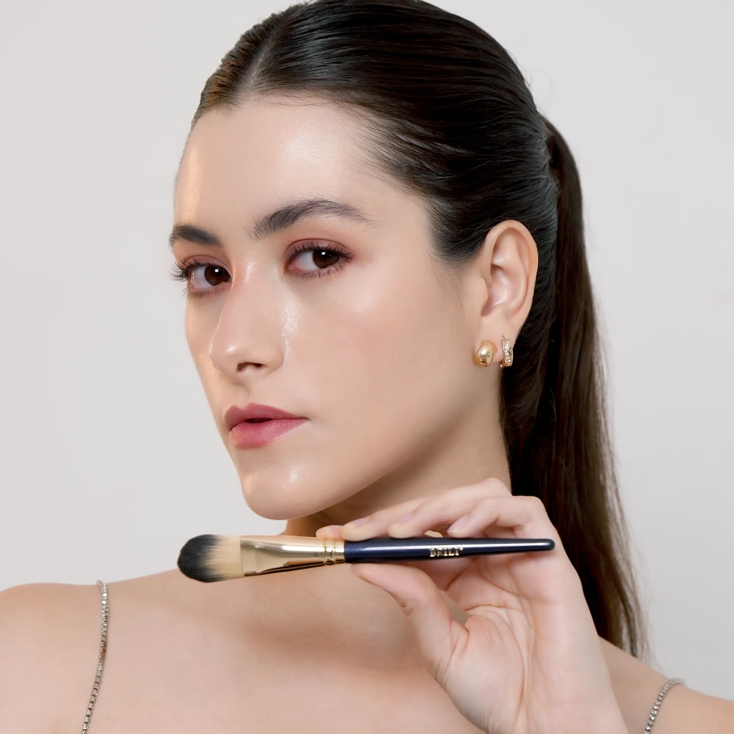 Beili foundation brush packaging and display shot for easy shopping.