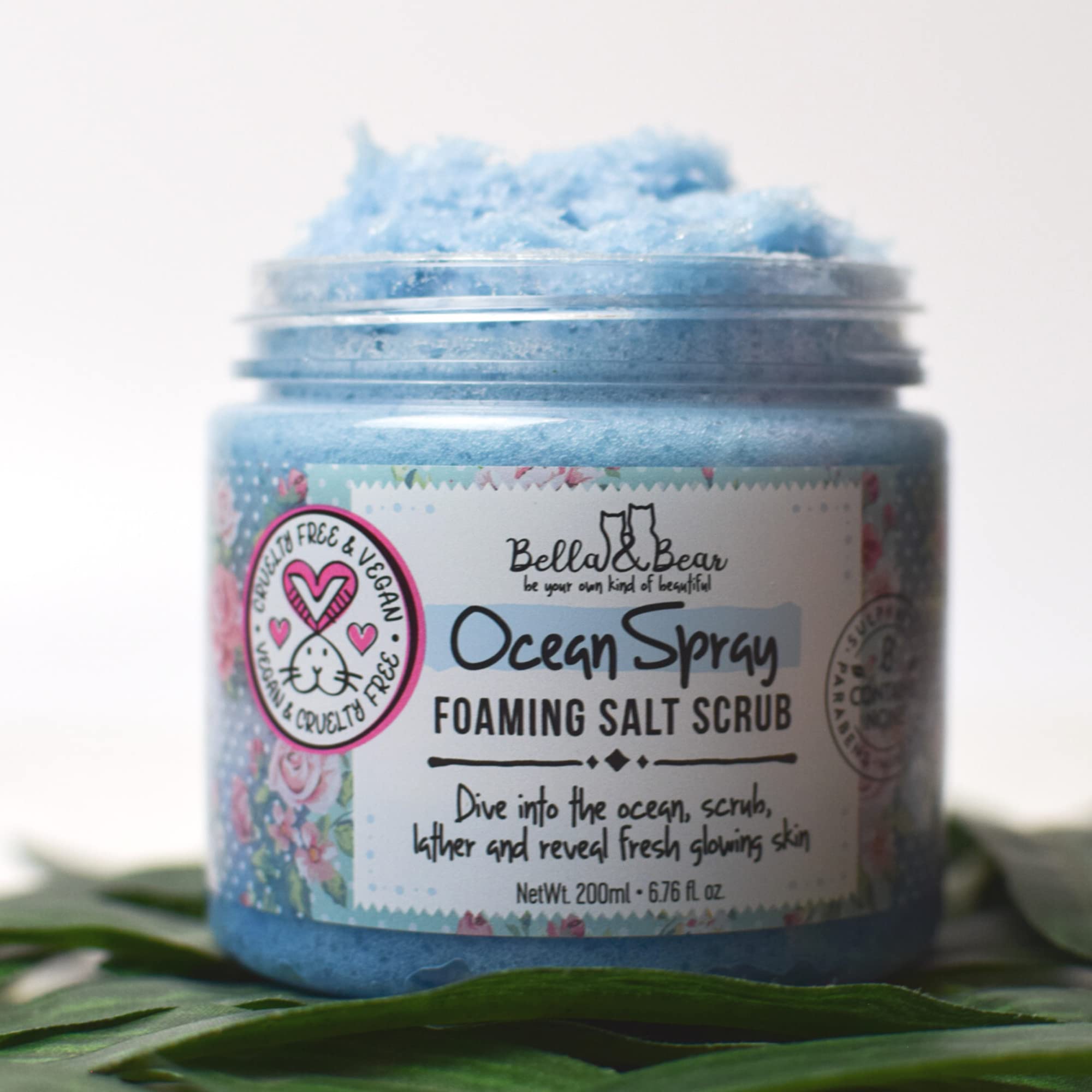 Bella and Bear Ocean Spray Scrub pour action captures refreshing ocean-scented wake-up