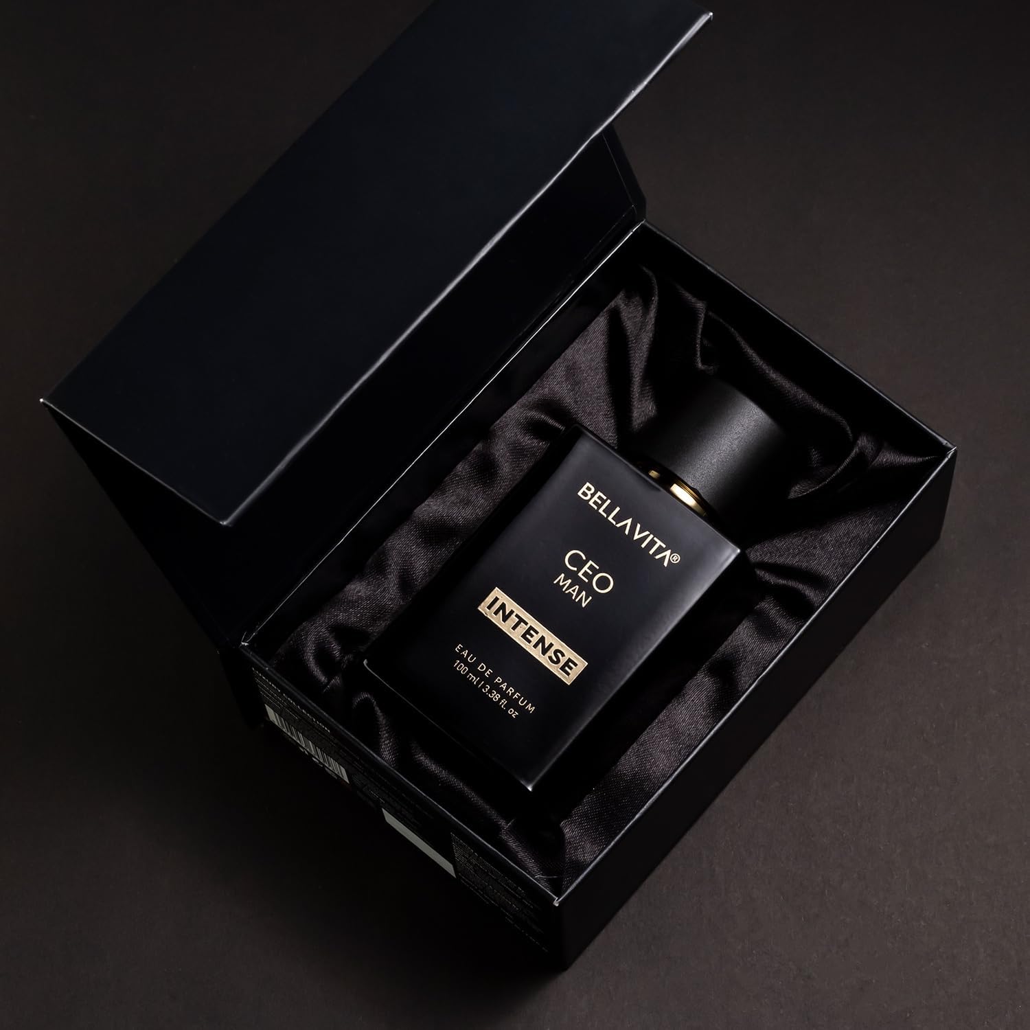 BellaVita Luxury CEO Man INTENSE skin-ready application on skin demonstrates easy use.