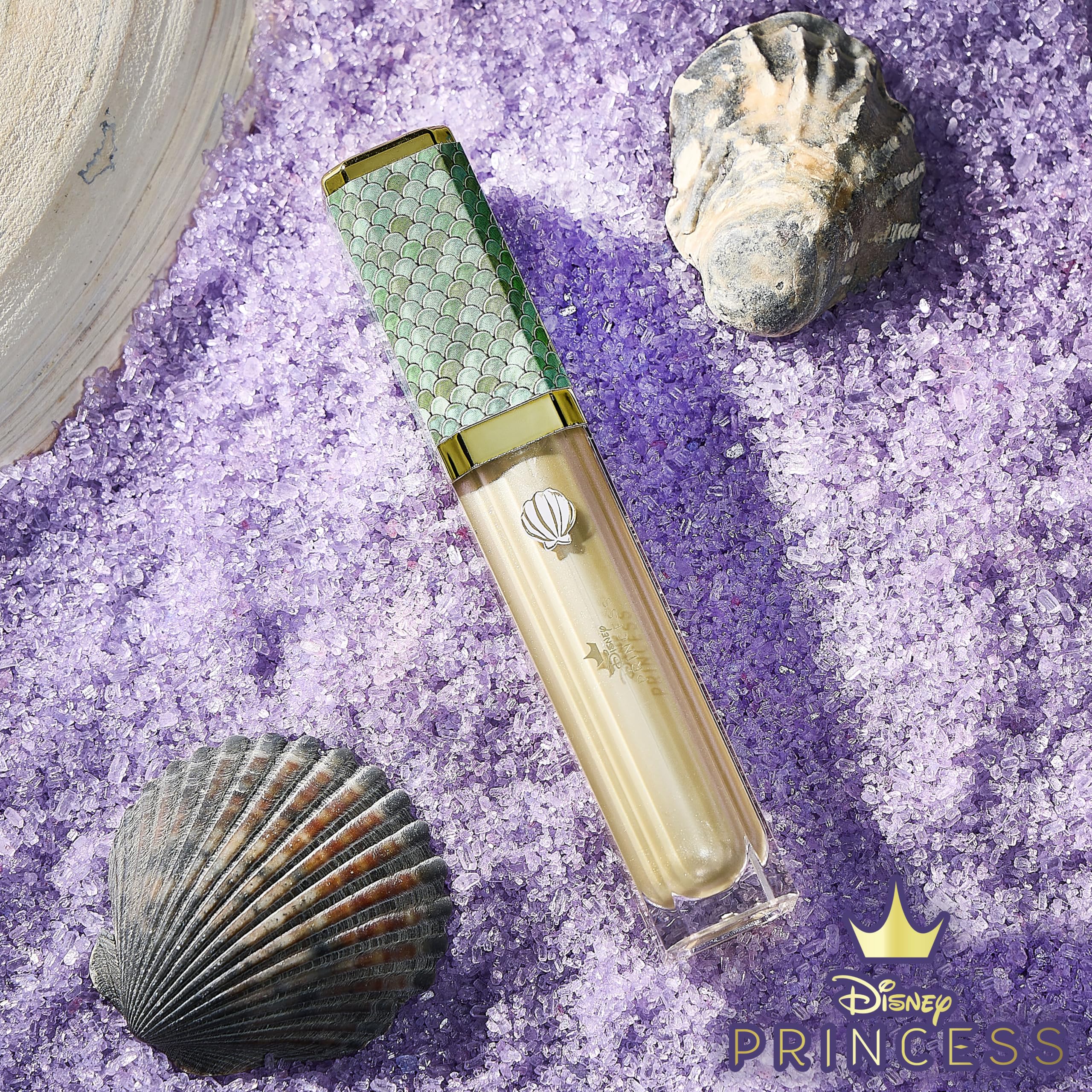 Belle Maison Ariel highlighter brush helps create a gentle, radiant glow.