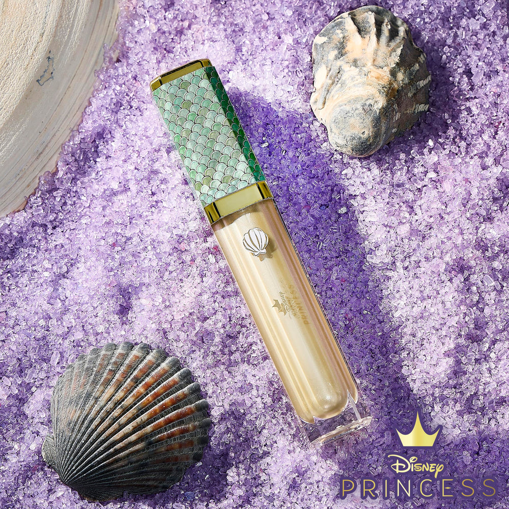 Belle Maison Ariel highlighter brush helps create a gentle, radiant glow.