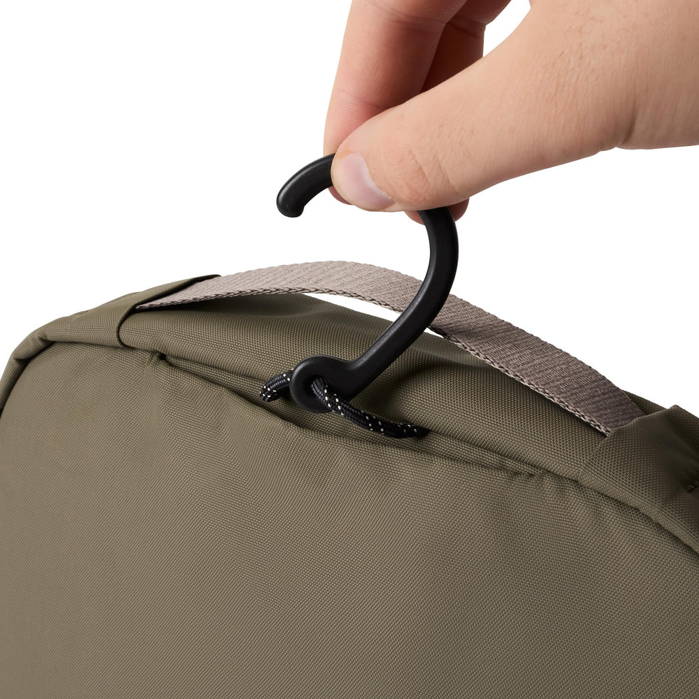 Bellroy Hanging Toiletry Kit SeaKelp inside pockets for organized storage of large items.