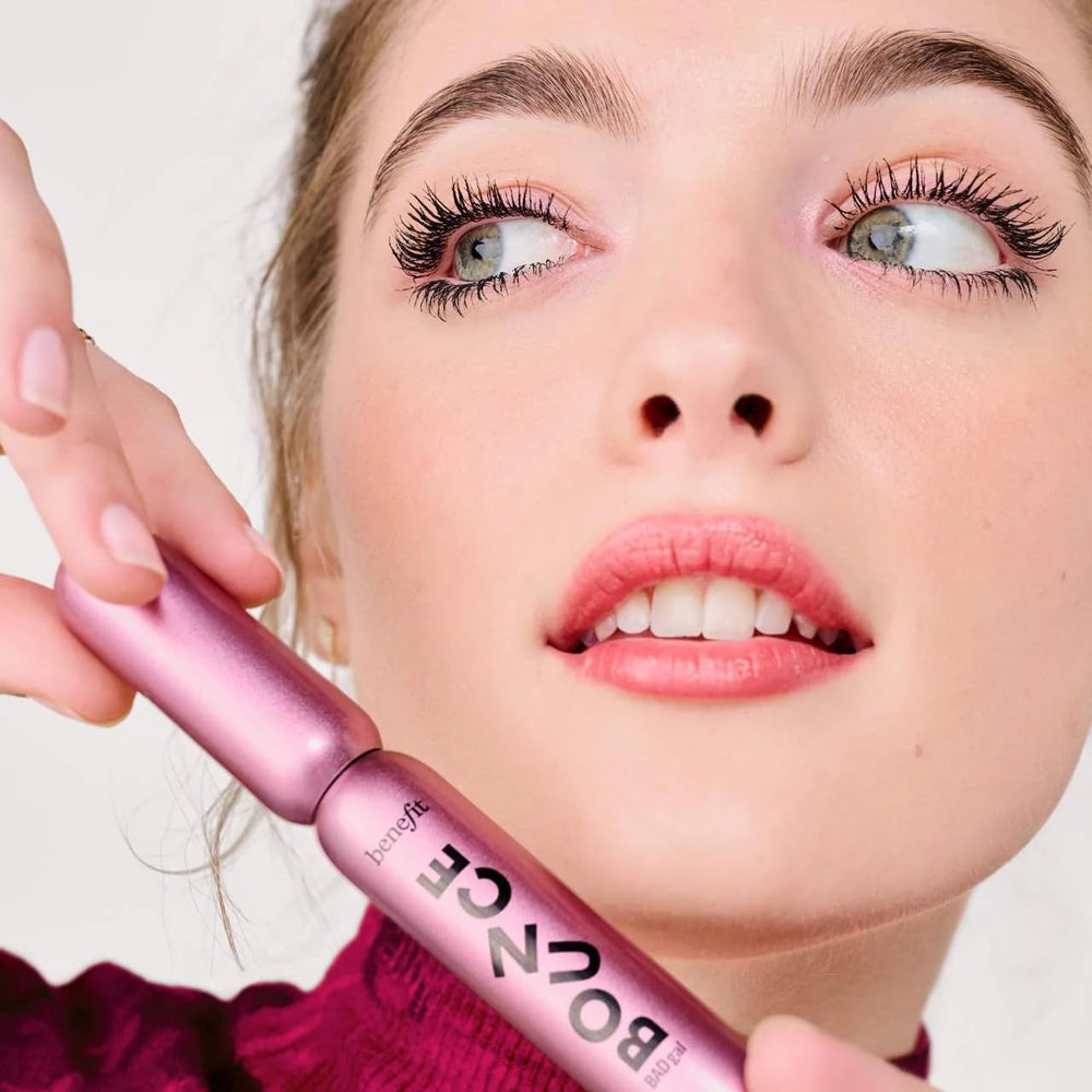 Benefit BADgal Bounce comb-side detail demonstrates lash separation and definition.