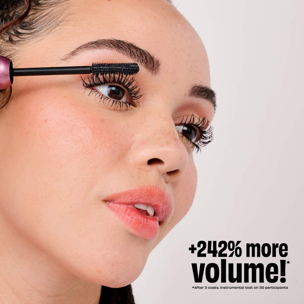 Benefit BADgal Bounce lashes fullness close-up shows a fuller-looking lash line.