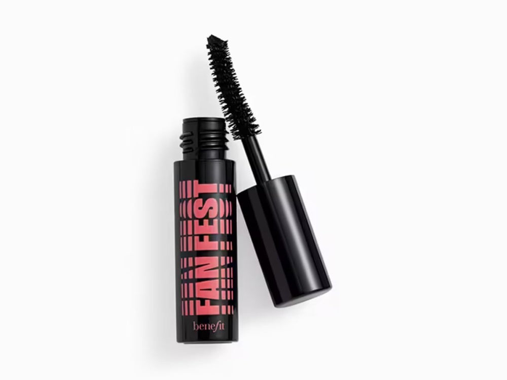 Benefit Fan Fest mascara brush closeup highlights the Full-Flex Fiber Brush for lift and separation.