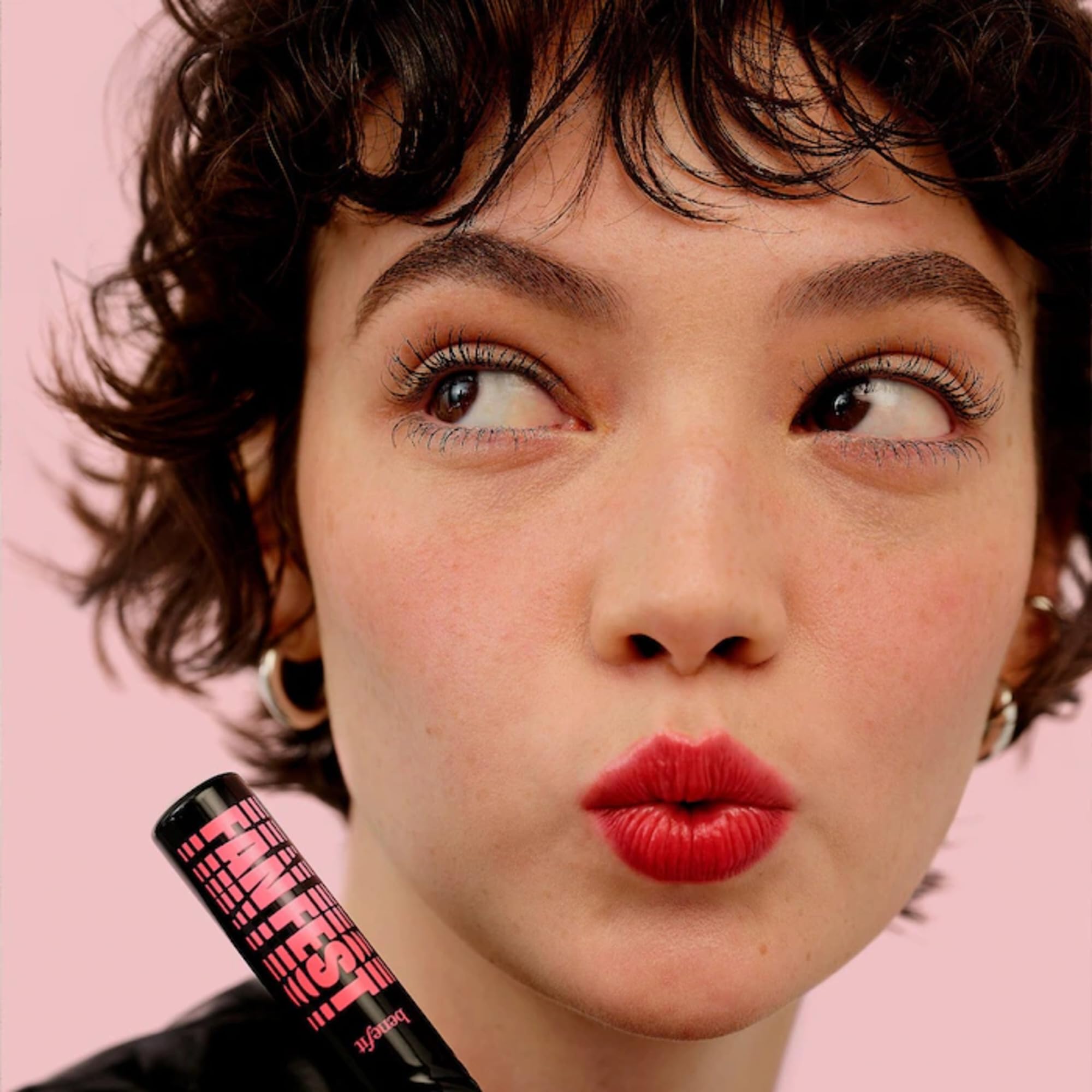 Benefit Fan Fest Mascara smudge-proof test indicates long-lasting wear