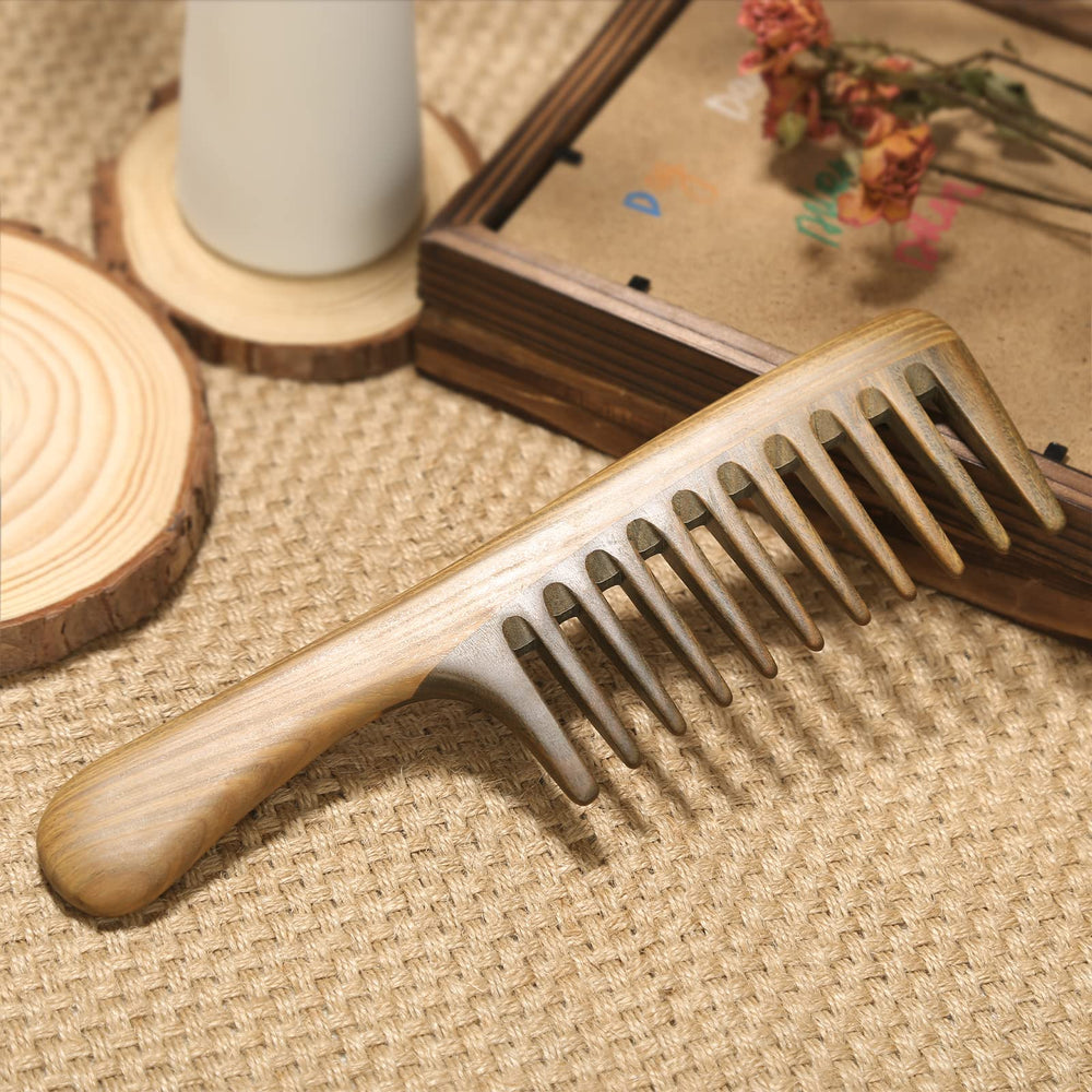 BESTOOL sandalwood finish provides comfortable premium-feel detangling session