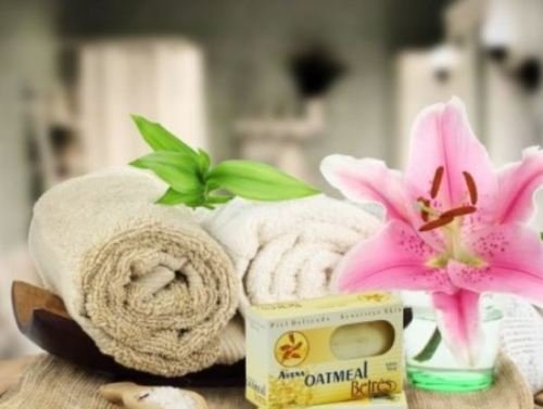Betres Avena Oatmeal Bar Soap 2-Pack foamy lather demonstrates mild cleansing for daily use.