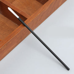 Betued ergonomic design highlights polished finish for easy handling during grooming.