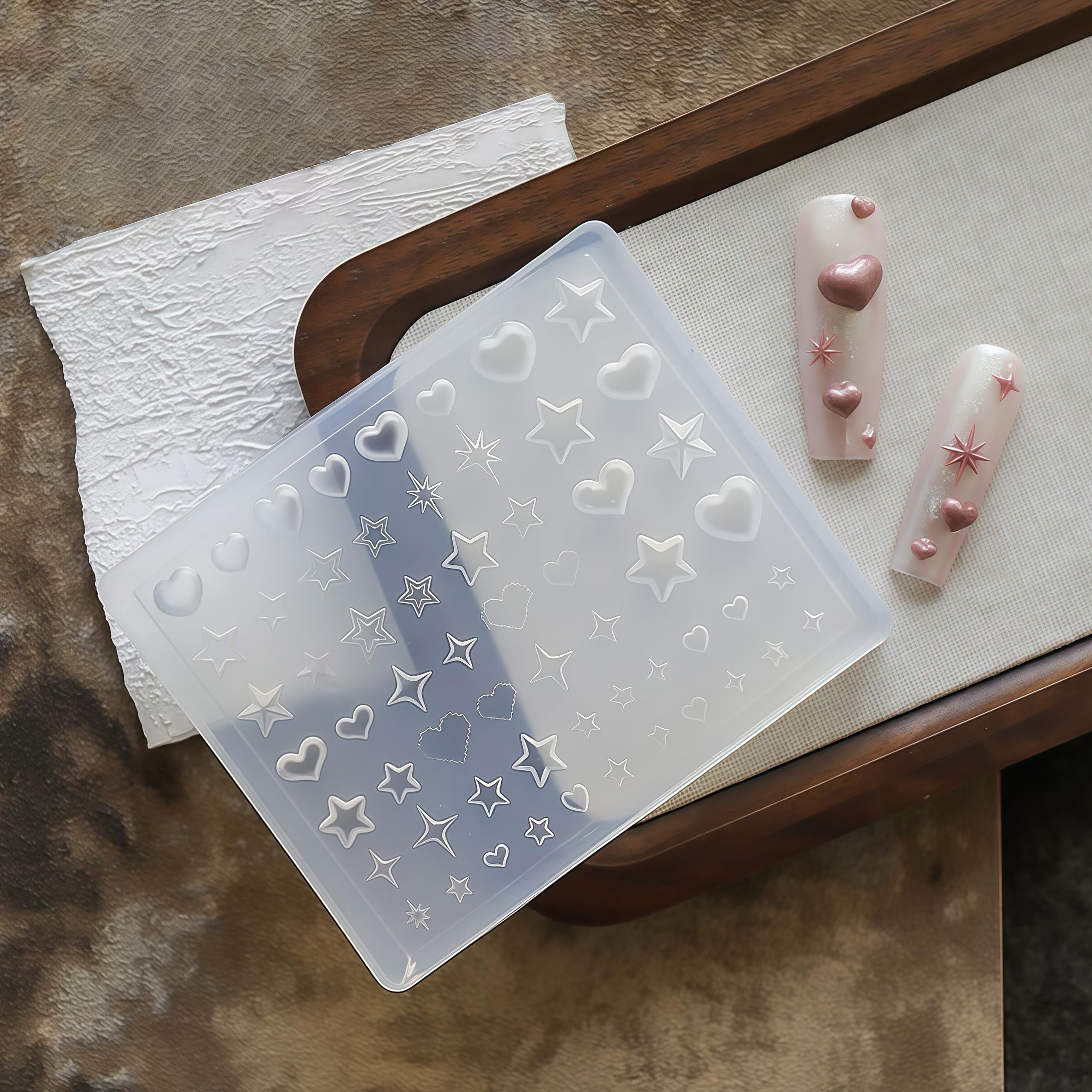 BHCCXZ Nail Art Mold Compact is portable and reusable for on-the-go projects.