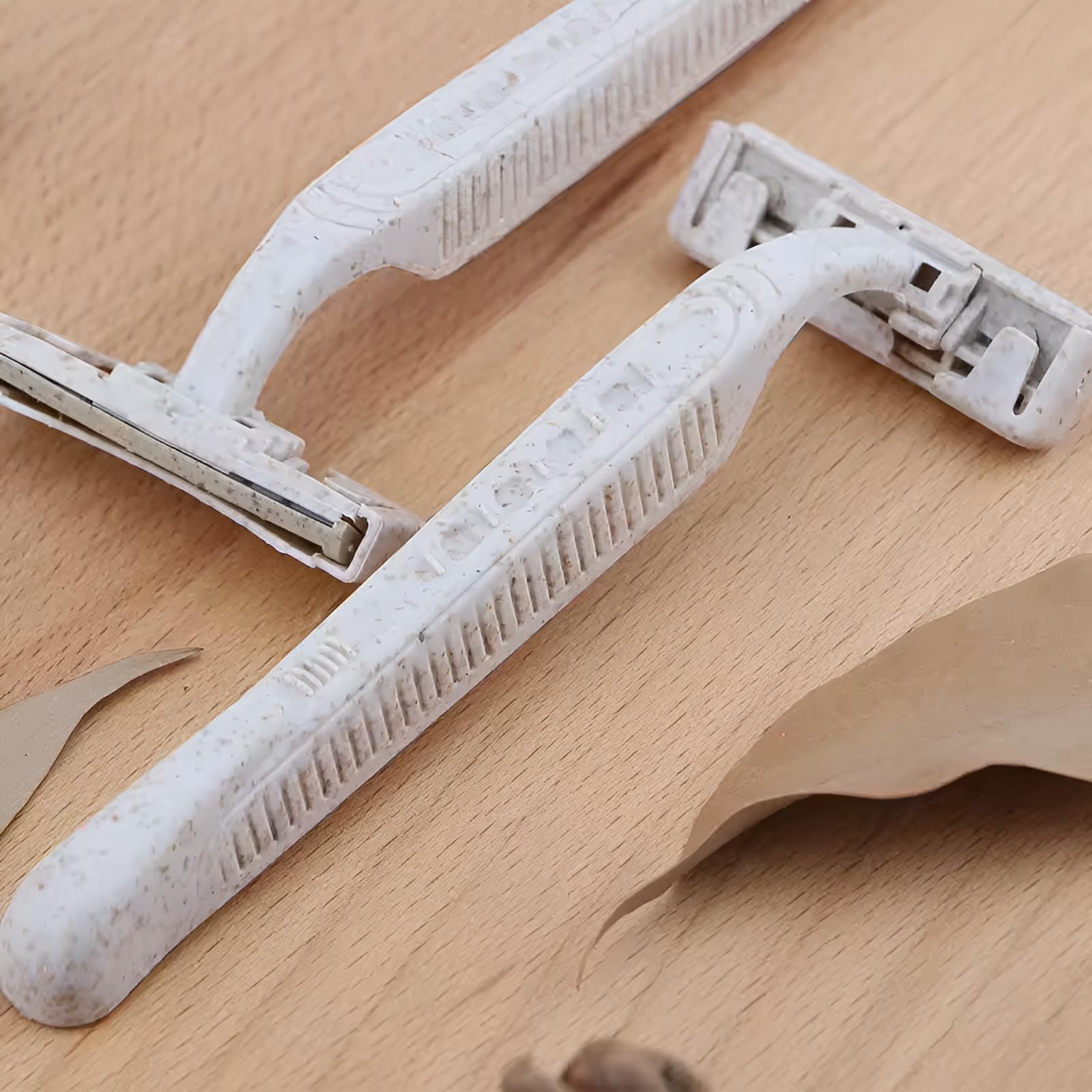 Biodegradable wheat straw razor bulk 50-count display for families and businesses.