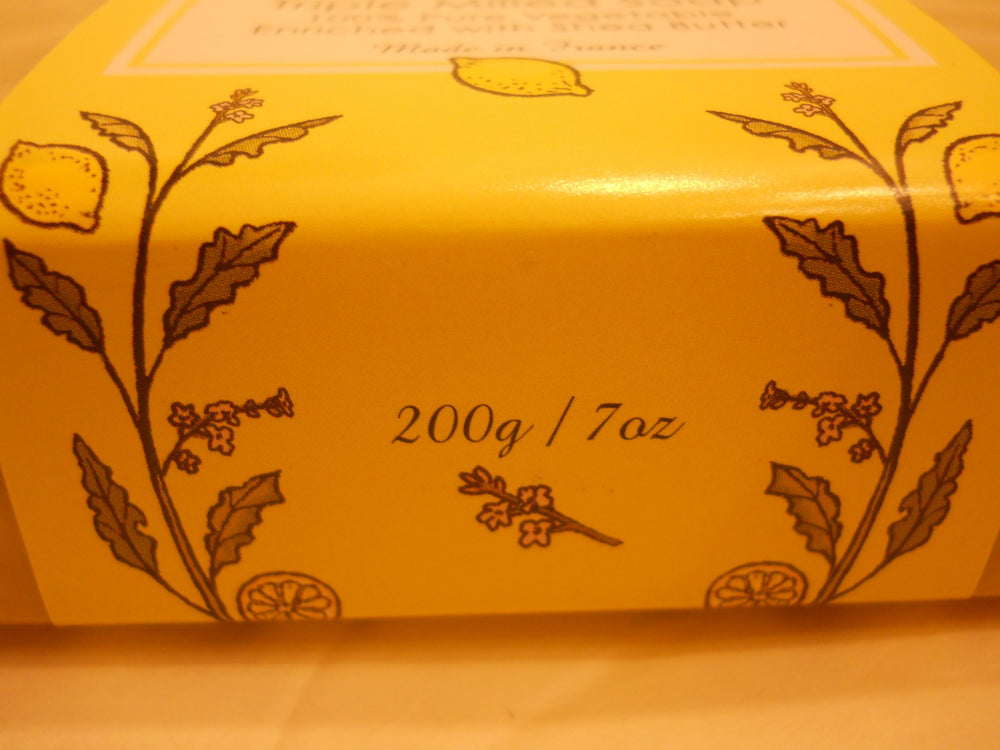 Bisous De Provence citrus-scent-streak detail highlights vibrant lemon-verveine fragrance.