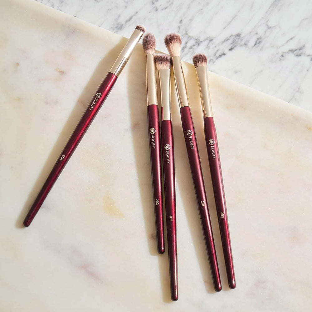 BK BEAUTY Essentials Brush Set 205 Contoured Shader highlights brow bone precisely