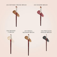 BK Beauty Smudge It brush applying smoky liner along lash line