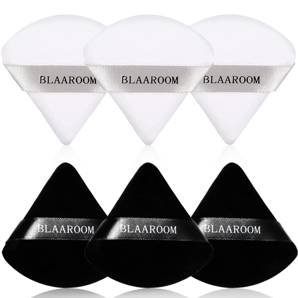 BLAAROOM triangle powder puff set close-up for seamless foundation application.