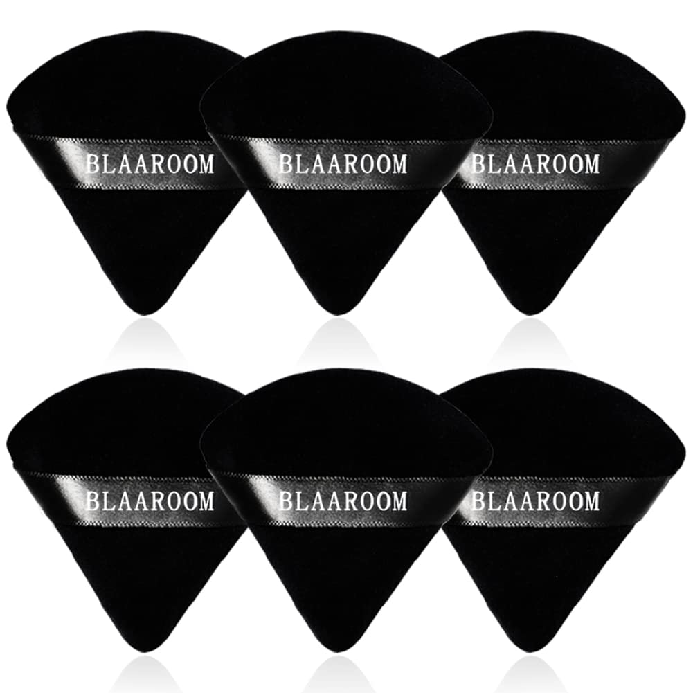 BLAAROOM velvet triangle puff set ready for precise foundation coverage.