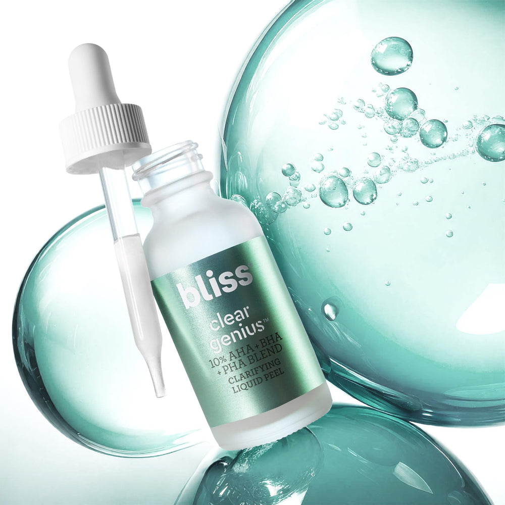 Triple-action blend of AHA, BHA, and PHA for gentle exfoliation