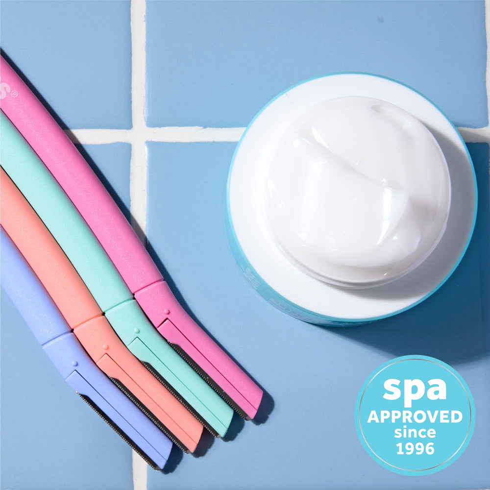 Bliss easy-grip handle facilitates careful, controlled dermaplaning.