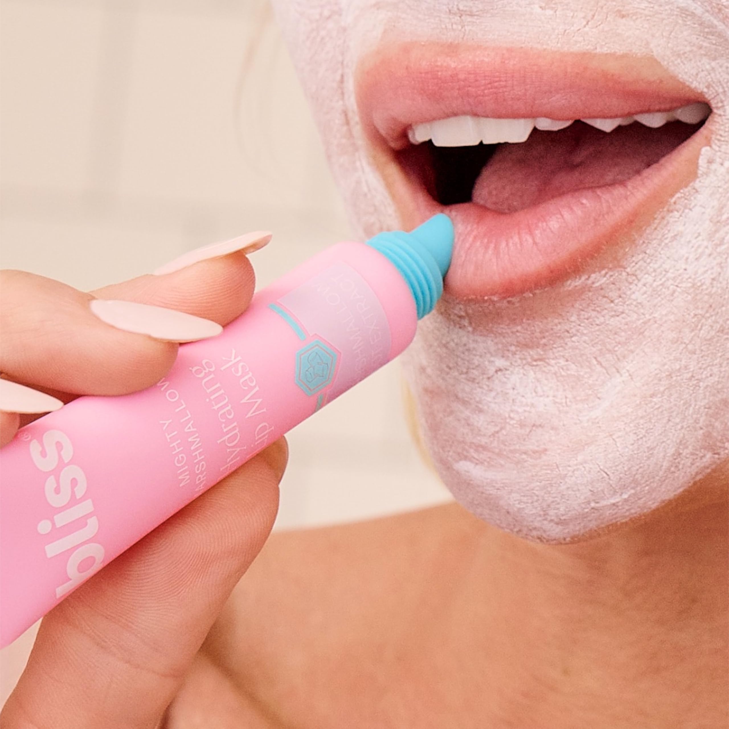 Bliss Mighty Marshmallow Labios: manteca de karité y nutrientes para labios saludables.