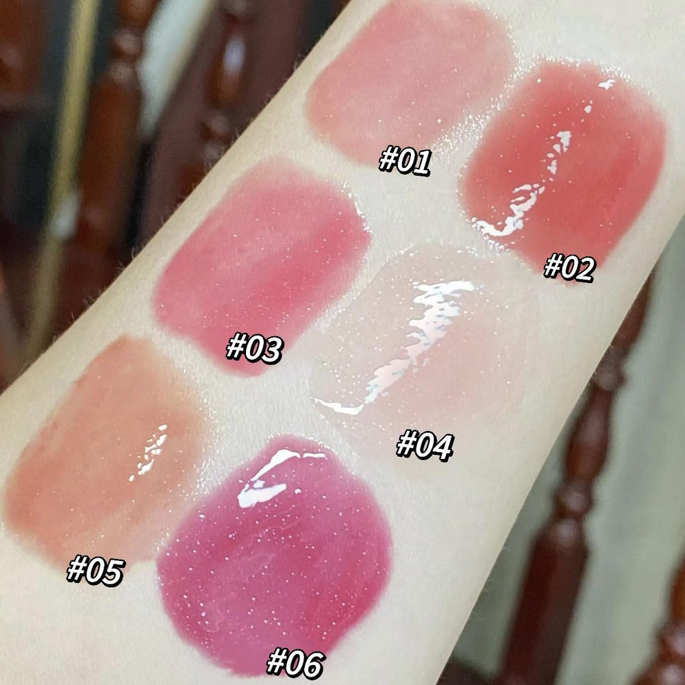Blopuivo Jelly Lipstick on lips delivers a hydrating non-sticky glossy finish