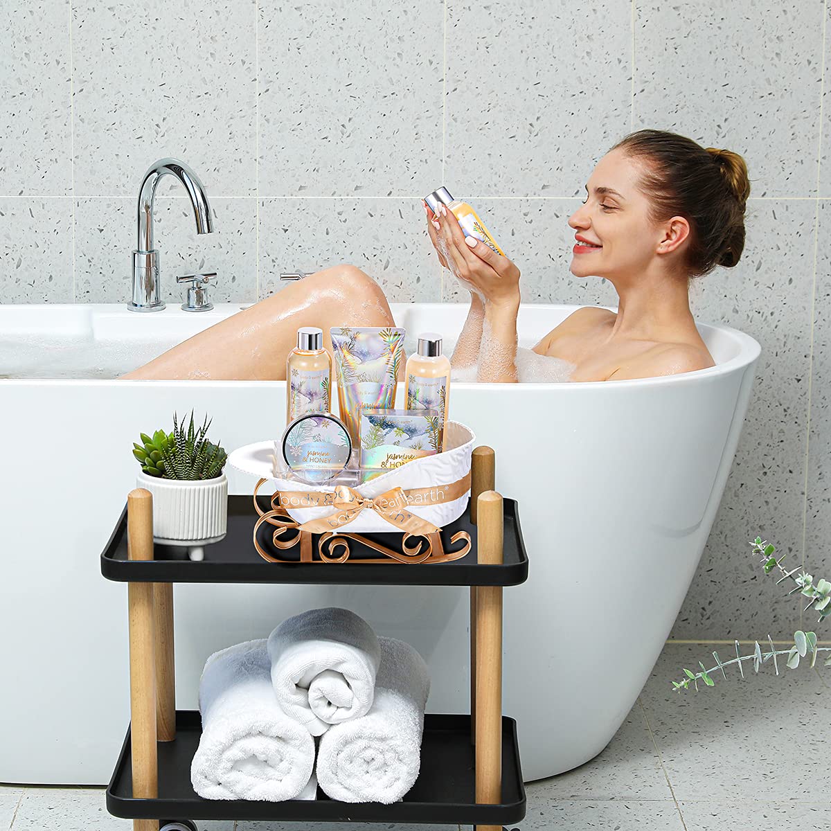 Body & Earth Jasmine & Honey reusable bath tub included in set