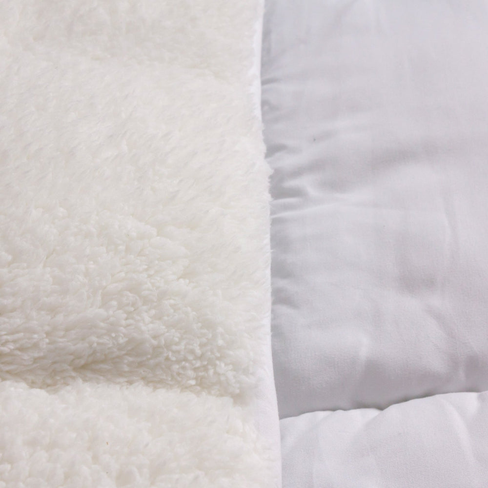 Body Linen Abundance Deluxe reversible design offers warm fleece and cool microfiber sides.