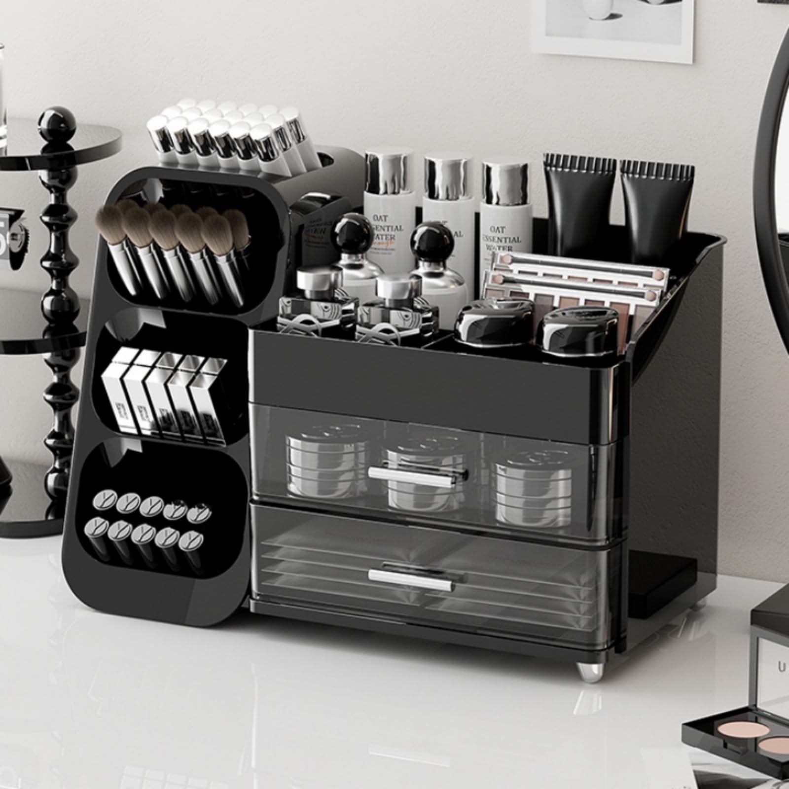 Booklov makeup-organizer-closeup-material highlights waterproof fabric for effortless cleaning.