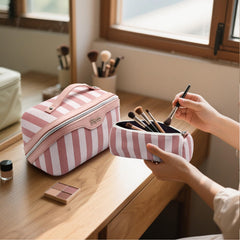 BOYATU large-capacity cosmetic bag holds multiple cosmetics for easy travel
