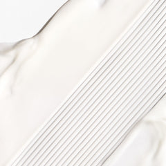 Briogeo Don't Despair, Repair Mask application image illustrating nourishing treatment for dry hair.