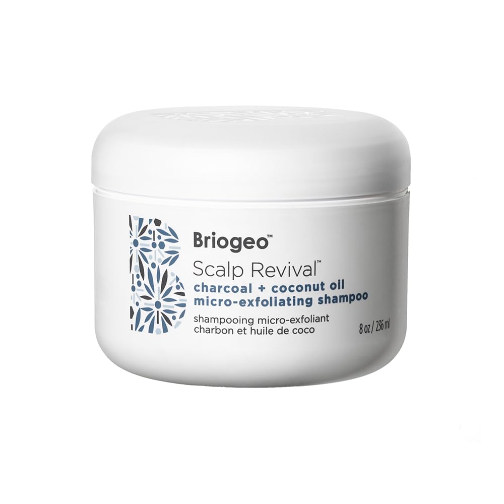 Briogeo Scalp Revival: botella visible con carbón activo para desintoxicar el cuero cabelludo.