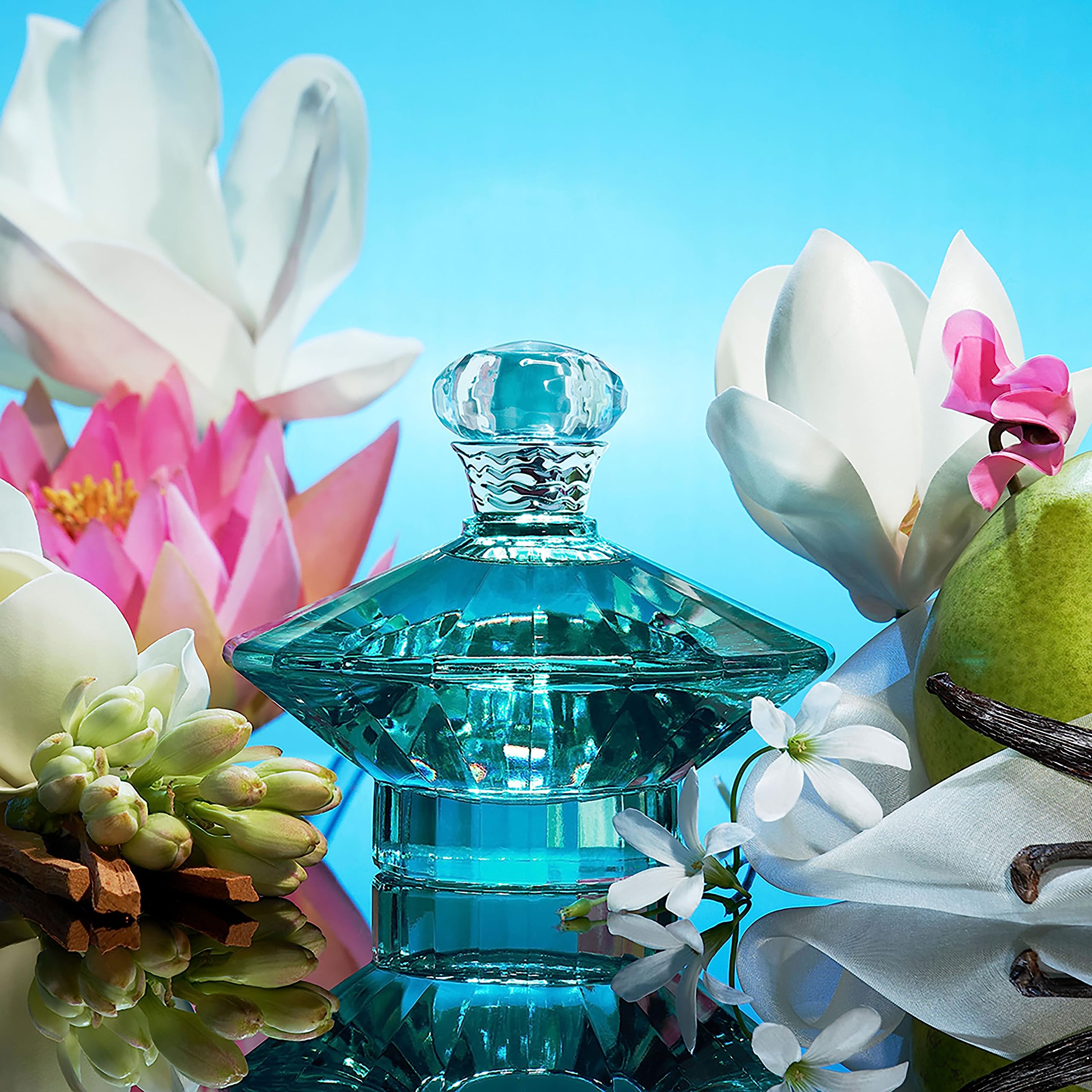 Britney Spears Curious vanilla musk and warm woods provide warmth