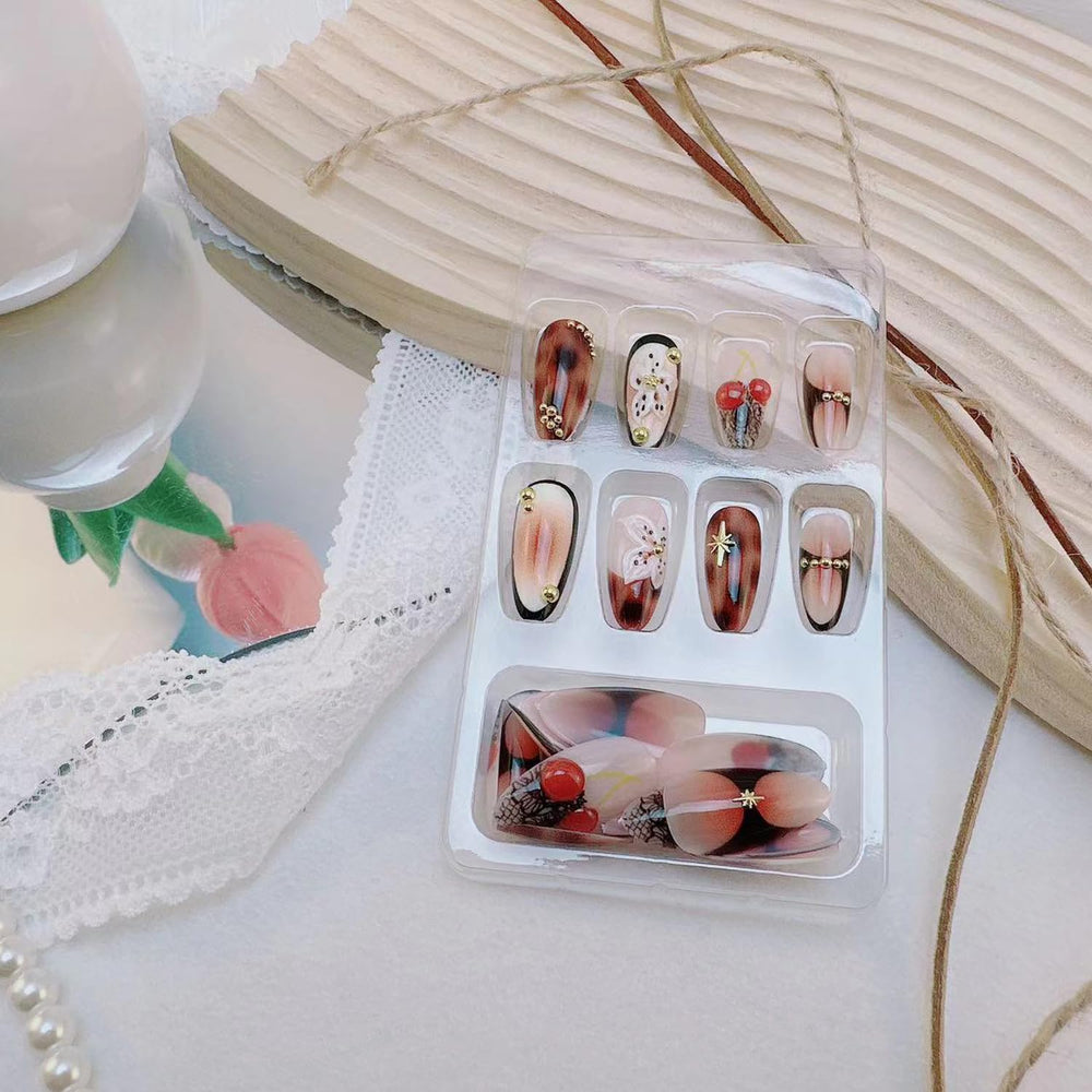 BSBTBZ French tip nails deliver a classic chic look with a modern twist.