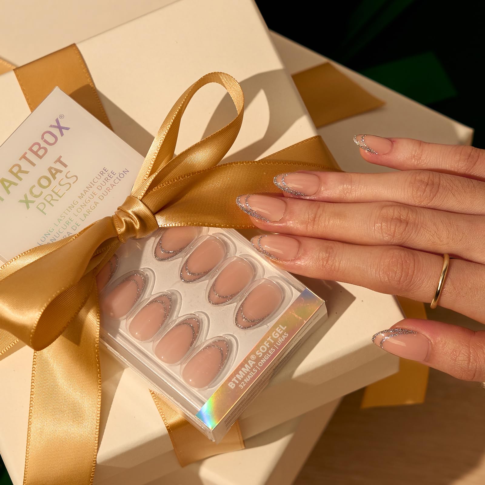 BTArtbox 32-piece press-on nails kit provides a complete DIY manicure.