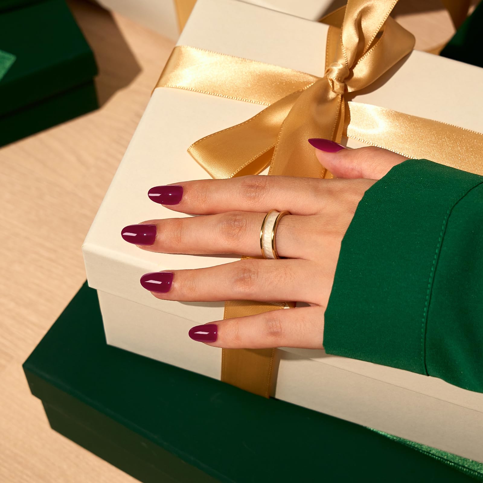 BTArtbox nails show the compact storage box with 16 sizes for a precise fit.