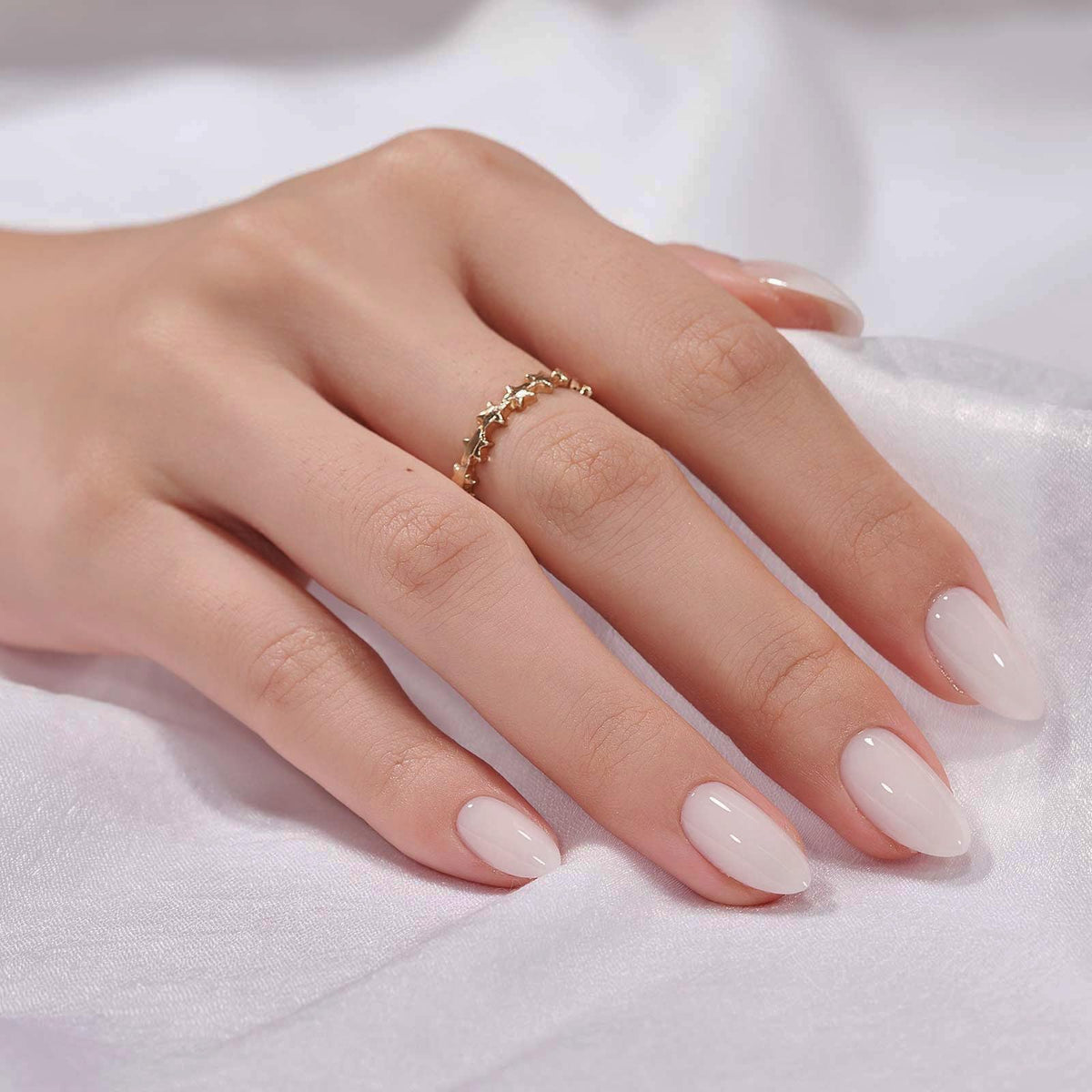 BTArtbox white press on nails short almond packaging—easy at-home manicure in minutes.