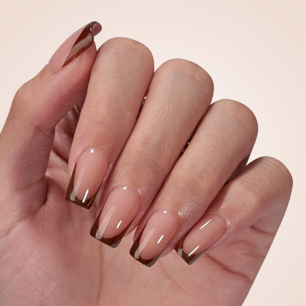 BTArtboxnails XCOATTIPS short square nails image demonstrates quick-dry soft gel finish.