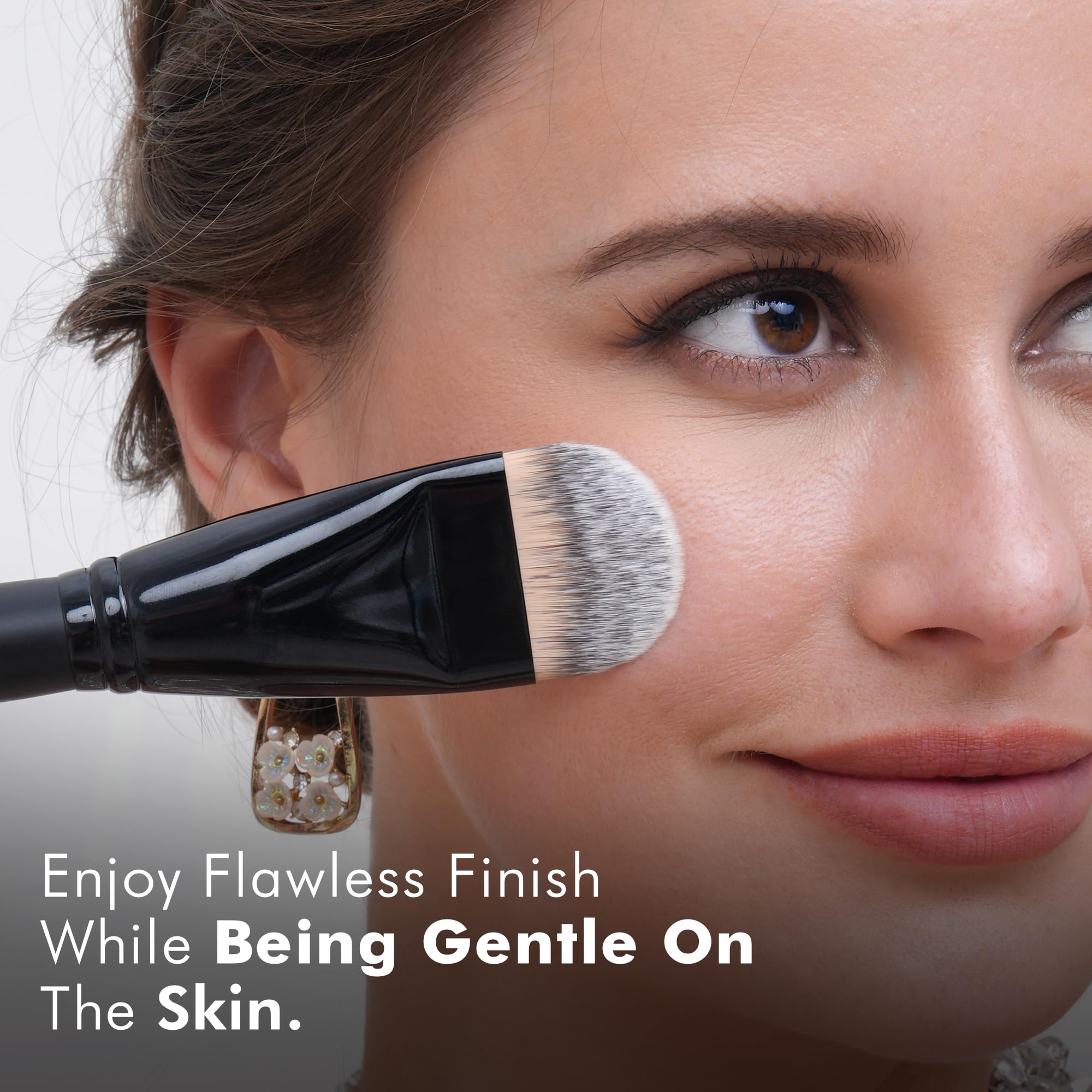 Bueart Design lip detailing brush for clean defined edges