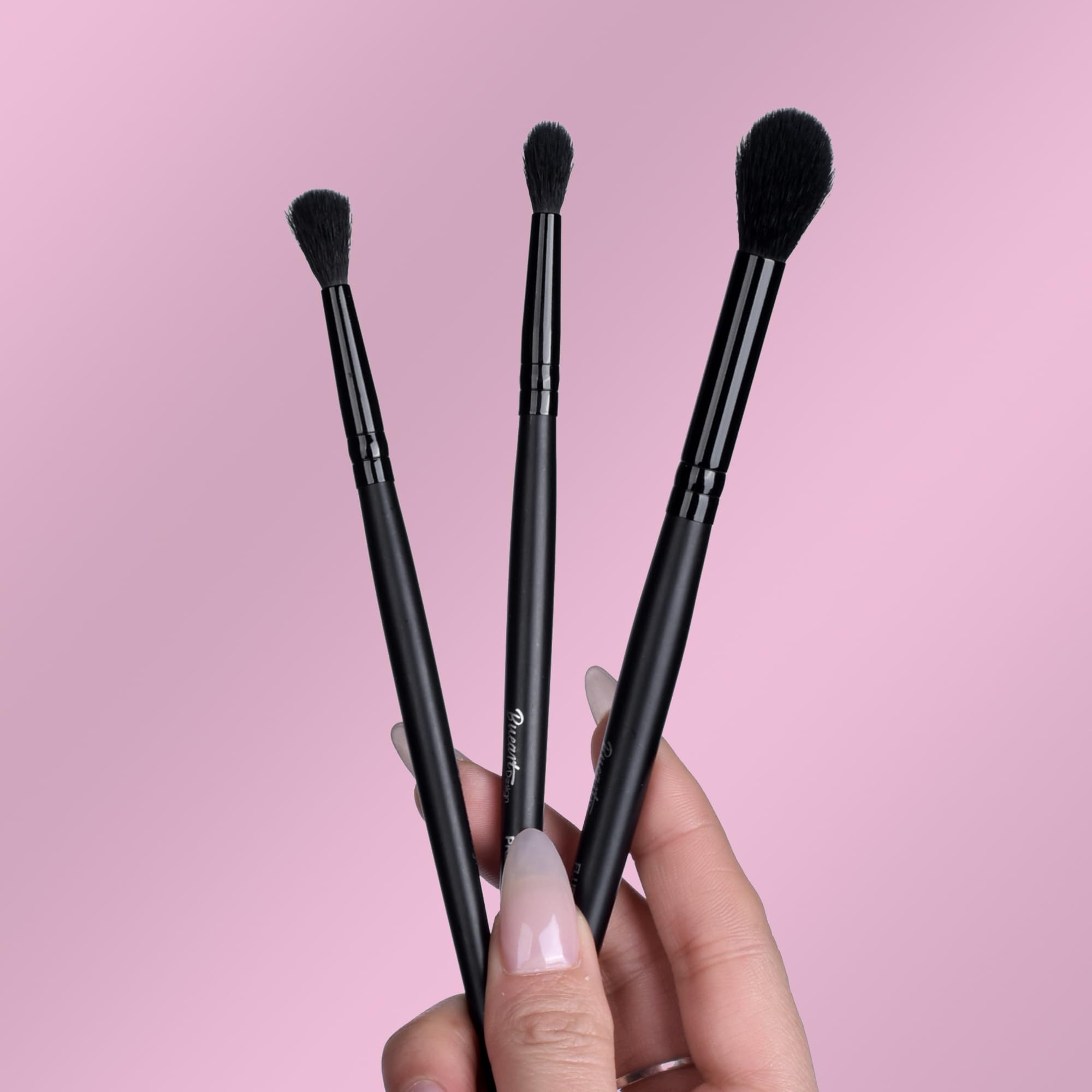 Bueart Design versatile eyeshadow brush set for blending and applying.