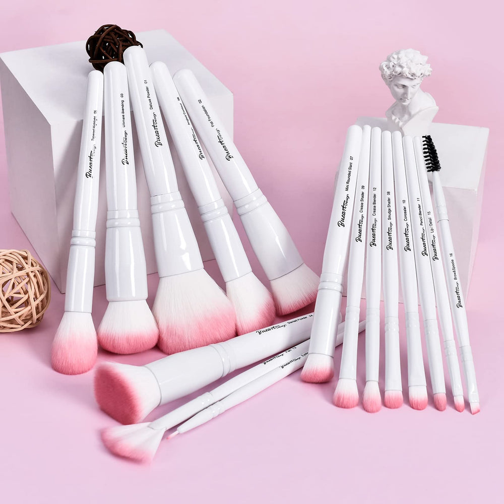 Bueart Design mini concealer brush for targeted, clean coverage.