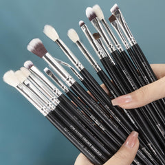 Bueart Design premium synthetic bristles close-up – ideal for cream and liquid shadows