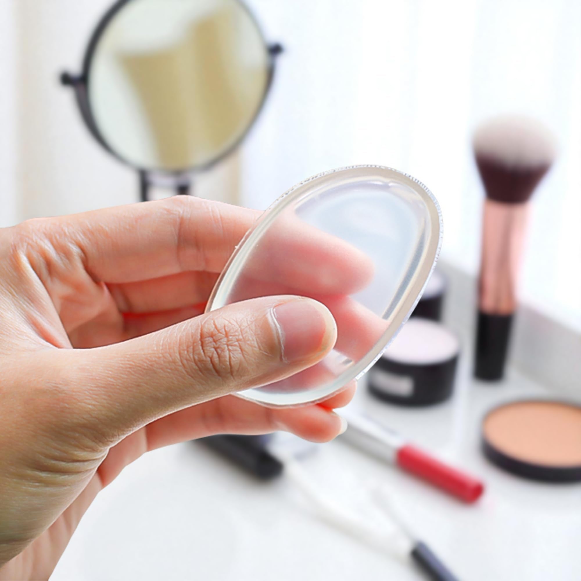 BuleVina easy-clean silicone makeup applicator designed for quick hygiene between uses.