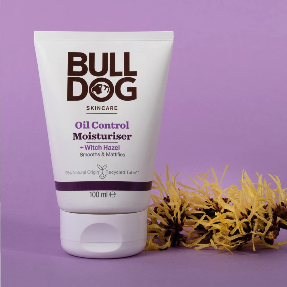 Bulldog Oil Control Moisturizer texture swatch reveals mattifying finish