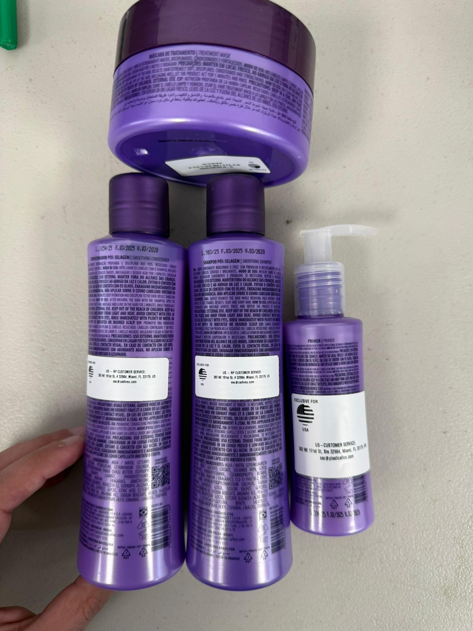 CADIVEU Plastica Dos Fios conditioner tube provides silky softness and moisture.